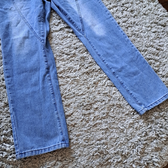 Misslook | Blue button up fly straight leg women's jean with styled fade - Picture 5 of 10